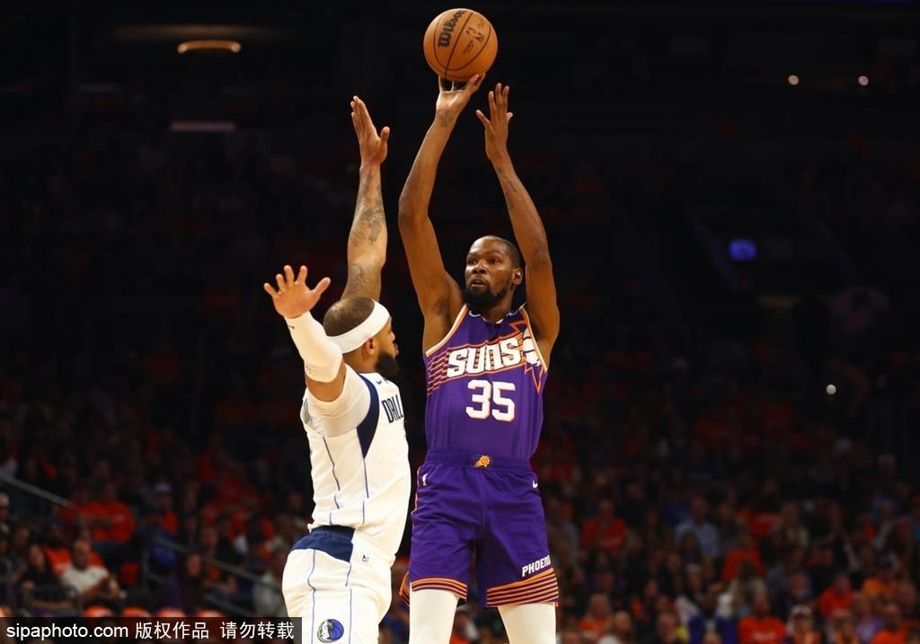 杜兰特迎来十二赛季出色发挥，巴塞罗那观众热烈欢呼！的简单介绍