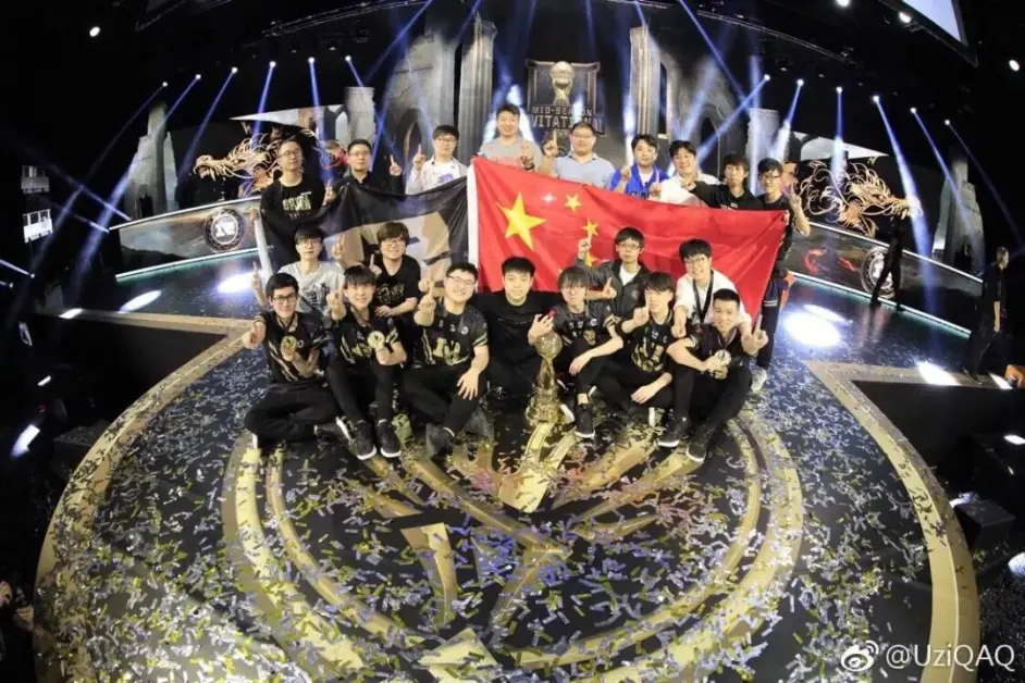九游体育网站入口 -Uzi重返赛场，比赛局势复杂首场状态出色，曼联观众沸腾！(uzi最近比赛视频)