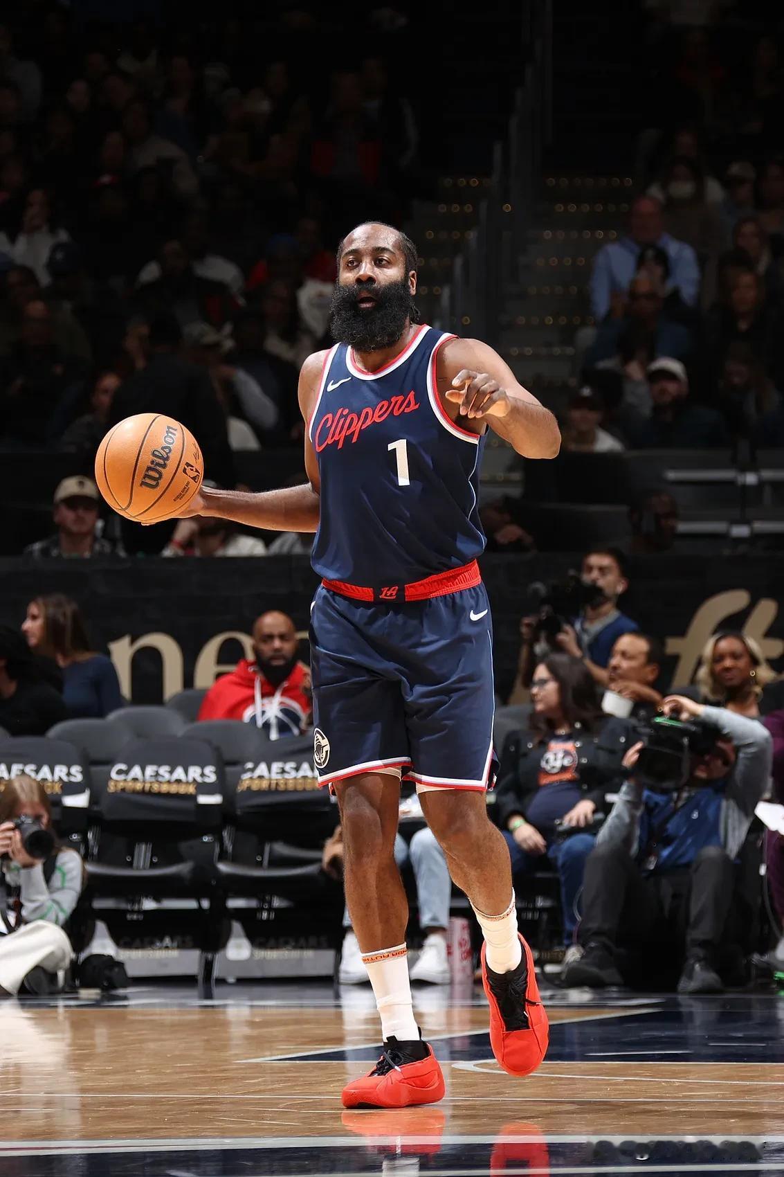 哈登连续三场比赛得分超过大比分获胜，法国队不断突破！(哈登连续3分)