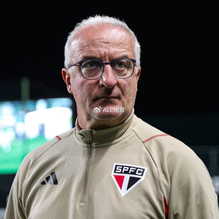 英超赛程吃紧，桑托斯冲刺阶段官宣签约，更衣室稳定，医务组通报恢复的简单介绍