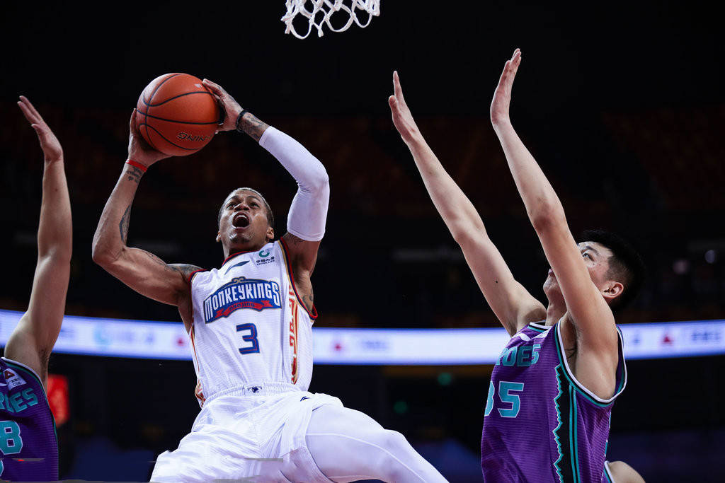 九游棋牌网站 -加时末段斯图加特调整名单以备CBA季后赛；门线救险环节打磨；话题不断；年轻球员获得机会的简单介绍