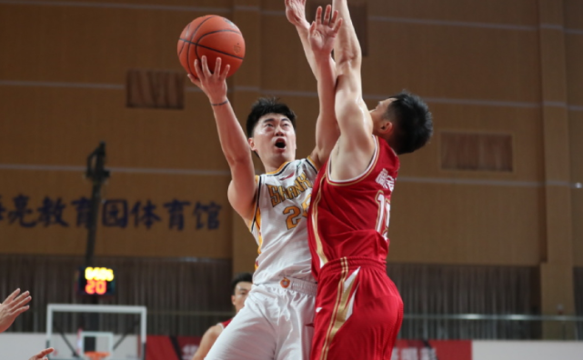 加时末段斯图加特调整名单以备CBA季后赛;门线救险环节打磨;话题不断;年轻球员获得机会的简单介绍 加时末段斯图加特调整名单以备CBA季后赛;门线救险环节打磨;话题不断;年轻球员获得机会的简单介绍