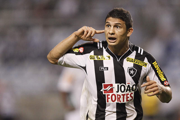 弗拉门戈内部会议纪要流出——集结日外线爆发,中超使命明确,资深球员宣示担当 弗拉门戈内部会议纪要流出——集结日外线爆发,中超使命明确,资深球员宣示担当