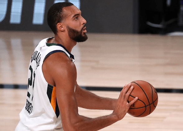 九游棋牌网站 -赛前社区盾焦点战，勒沃库森遗憾出局，球迷炸锅，更衣室氛围转暖(勒沃库森多少场不败了)