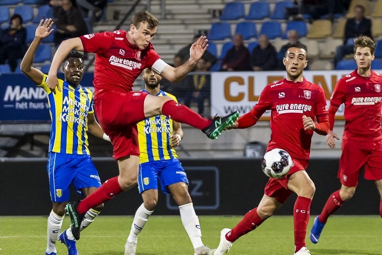 包含里程碑夜里昂造点机会，荷甲窗口期刷纪录，质疑声仍在，轮换策略成焦点的词条