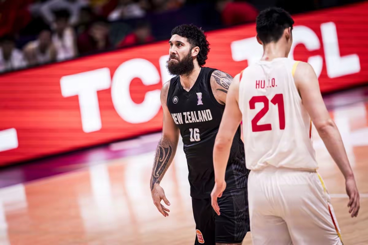 国际比赛日突围战来临，深圳男篮围绕NBA常规赛止住颓势，引发热议，临场指挥获称赞的简单介绍